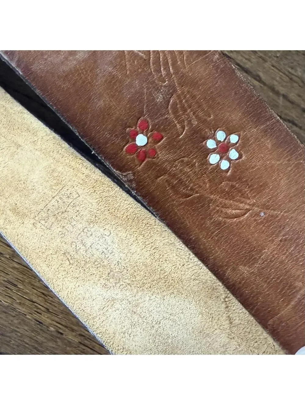 🌼 Levi’s Tooled Leather Floral Belt